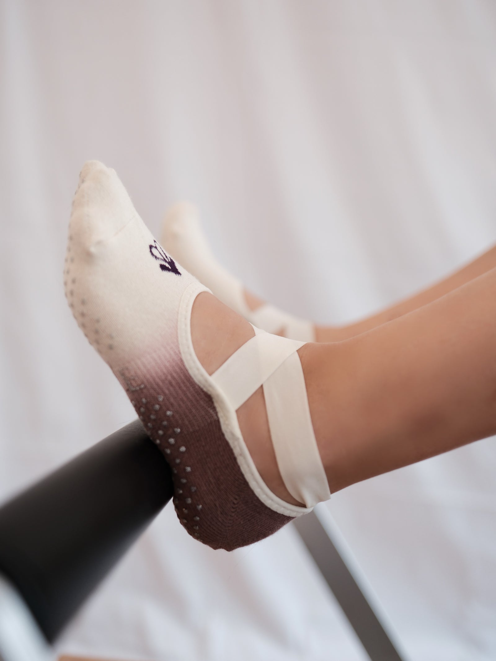Acai pilates grip socks by MOÉVE
